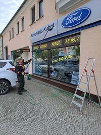 Reinigung Schaufenster und Werbetafeln 2