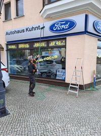 Reinigung Schaufenster und Werbetafeln 1